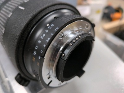 Nikon ED 80-200mm f/2.8mm AF-D lens - 3